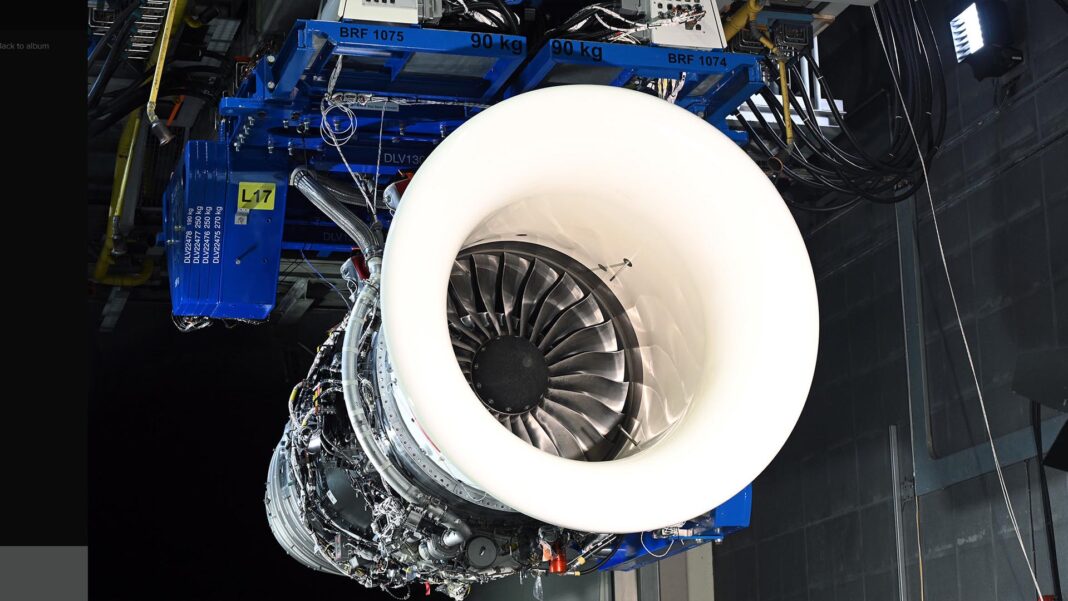 Rolls-Royce Pearl 700 engine flies to new heights